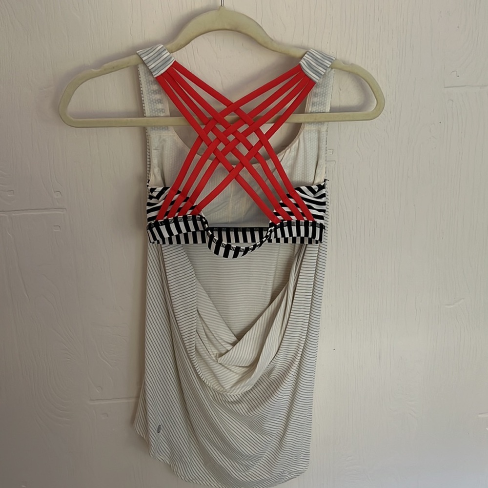 Lululemon workout tank with built in bra. Size 4. - Picture 2 of 4